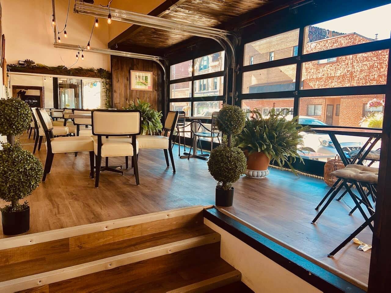 Picture of Mane Street Cafe & Lounge