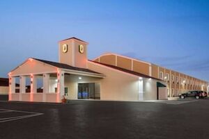 Picture of Super 8 by Wyndham Gainesville TX