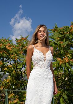 Essense of Australia D3240 Fit-and-Flare Wedding Dress