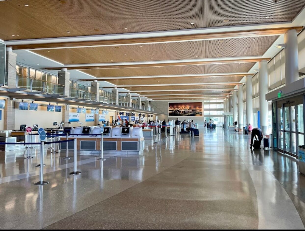Picture of Bill and Hillary Clinton National Airport