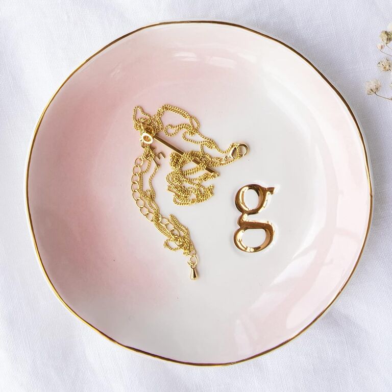 Light pink ceramic engagement ring tray