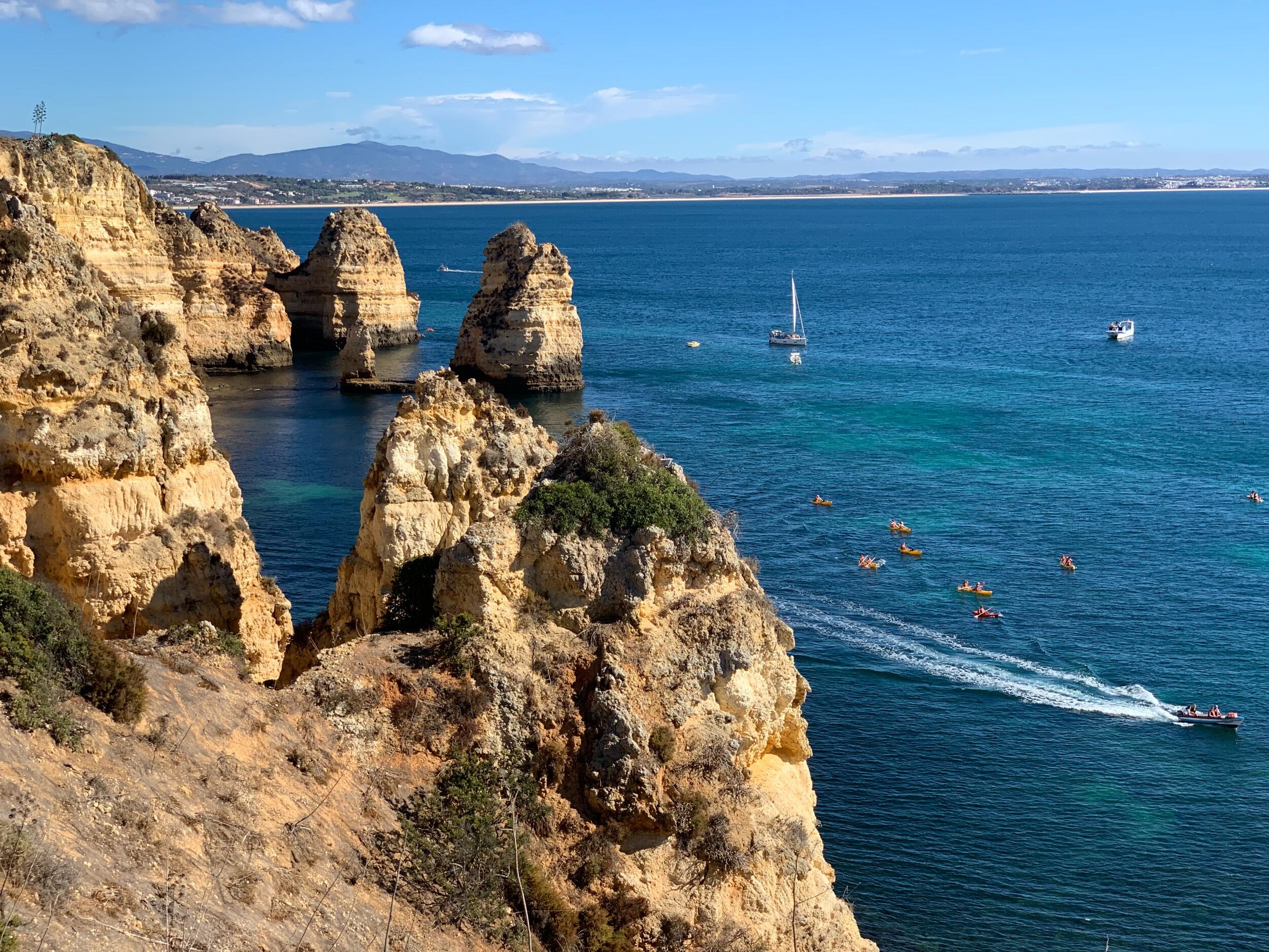 On our first date, we booked a holiday to Portugal together, only 3 weeks later!  This was the first of many holidays, travels, and notion pages to come. - 

Lors de notre premier rendez-vous, nous avons réservé des vacances au Portugal, seulement trois semaines plus tard ! C’était les premières d’une longue série de voyages, d’aventures et de pages Notion à venir.