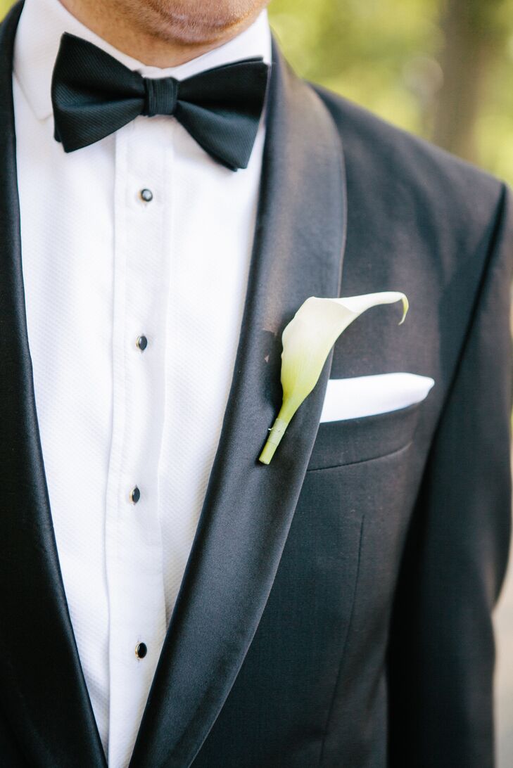 Ben wore a classic black tuxedo with a bow tie, a white pocket square and a crisp, single white calla lily boutonniere. His timeless fashion was perfect for the glamour and formality of a Manhattan wedding.