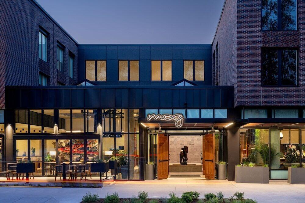 Picture of Moxy Boulder