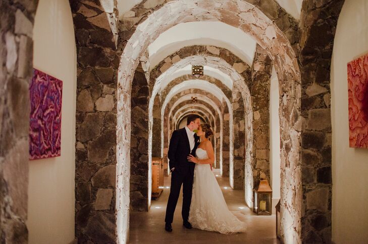 Following the ceremony and the callejoneada, Marian and Dillon took a few moments to themselves before heading into the reception. The Mexican colonial architecture throughout San Miguel de Allende and the Instituto Allende itself provided a romantic backdrop for the couple’s private photo session.
