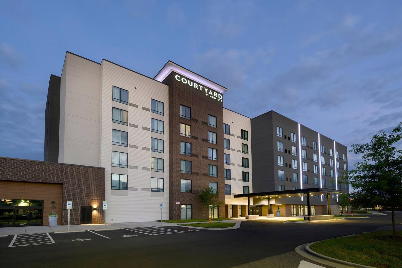 Picture of Courtyard Charlotte Waverly