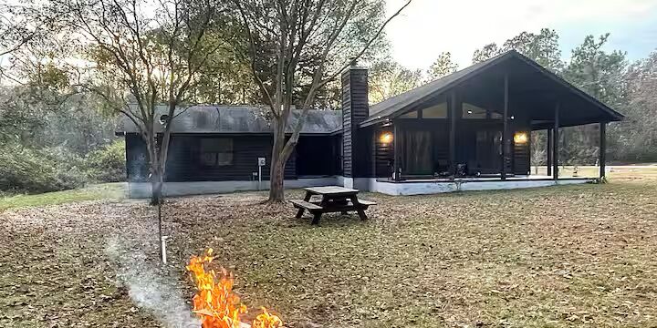 Picture of Cabin In Glennville