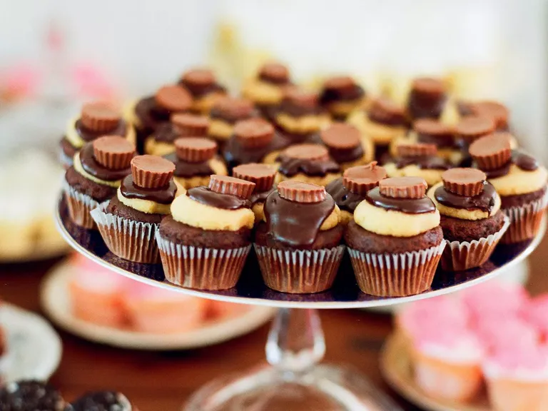 Chocolate Peanut Butter Cupcakes for a Rustic Wedding