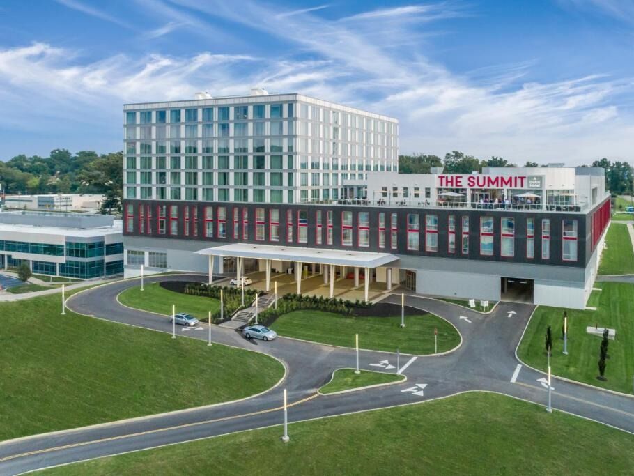 Picture of The Summit Hotel