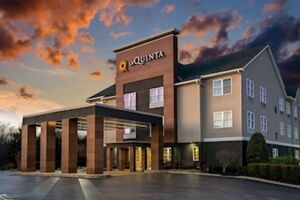 Picture of La Quinta Inn & Suites by Wyndham Lebanon