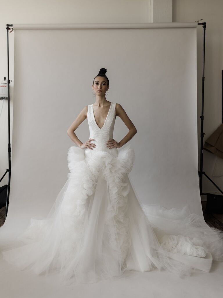 Varca avant-garde wedding dress with a full skirt. 