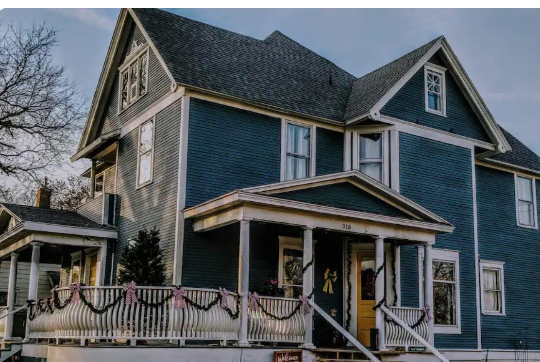 Picture of Big Blue Bed and Breakfast