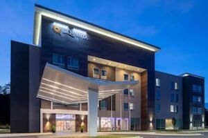 Picture of La Quinta Inn & Suites by Wyndham Greensboro Arpt High Point