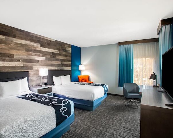 Picture of La Quinta Inn & Suites by Wyndham Pittsburg