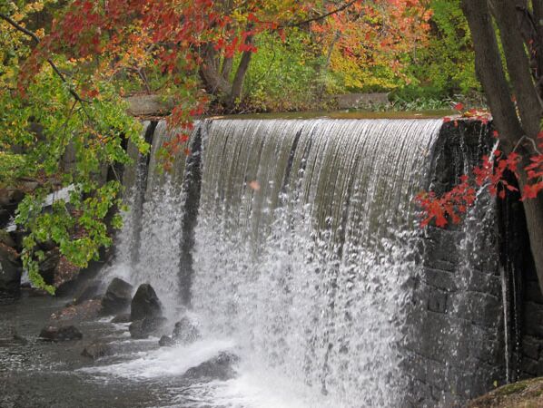 Picture of Manchaug Waterfall
