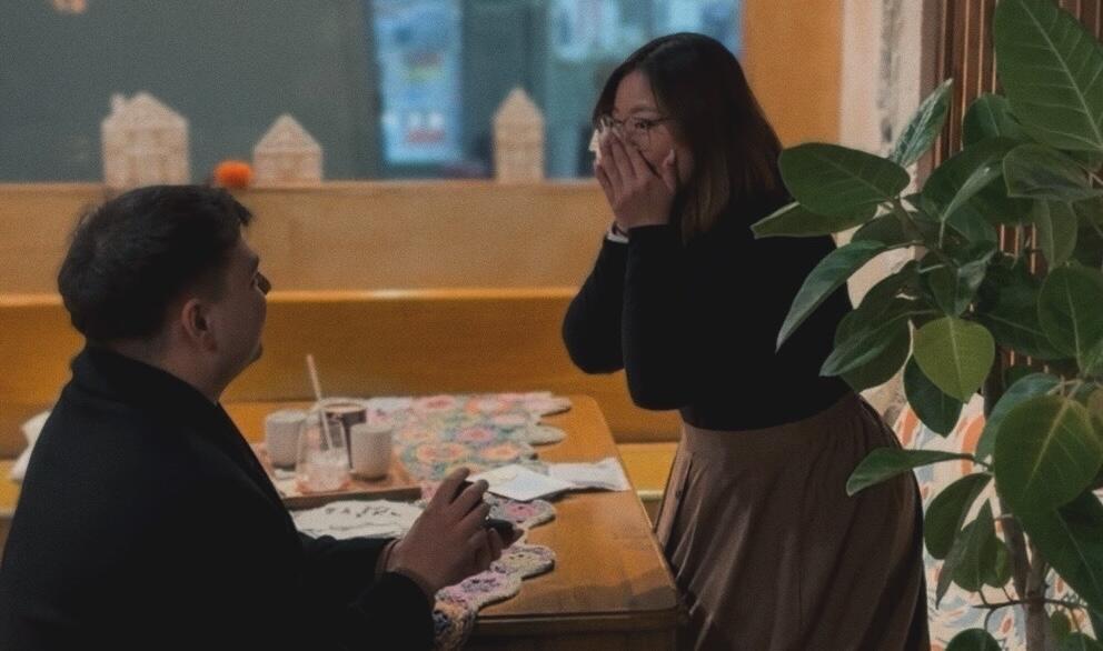 서로의 곁을 평생 지키기로 다짐합니다.
The day we promised to stay by each other's side for life.
