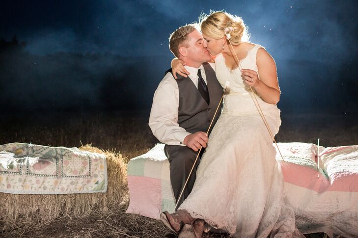 As a part of the reception celebrations, the newlyweds invited guests to relax by a roaring fire and provided all the fixings for marshmallow roasting.