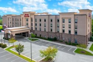 Picture of Hampton Inn & Suites Winston Salem / University Area NC