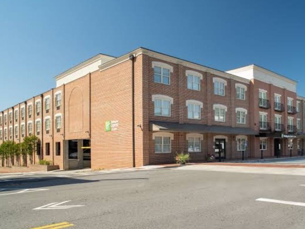 Picture of Holiday Inn Express & Suites Dahlonega