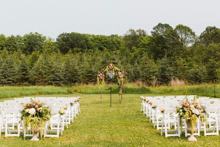 Katherine and Kevin took full advantage of the Woodwalk Gallery’s beautiful grounds and the beautiful weather by hosting their ceremony outdoors. The couple gathered their closest family members and friends in the lush field behind the barn, where they profited from views of lush forest, wild-flower-flecked fields and the calm waters of the nearby lake.