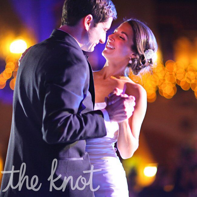 Gina and Grant asked the lead singer of their band to perform the classic “At Last” by Etta James for their first dance.