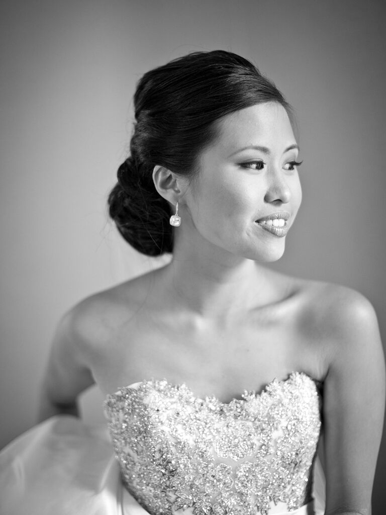 should you wear a necklace with a strapless wedding dress,necklace accessories for gown,