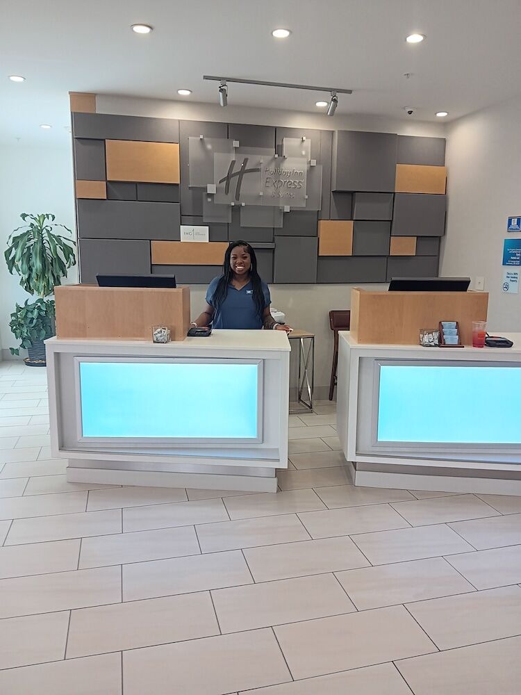 Picture of Holiday Inn Express & Suites Commerce by IHG