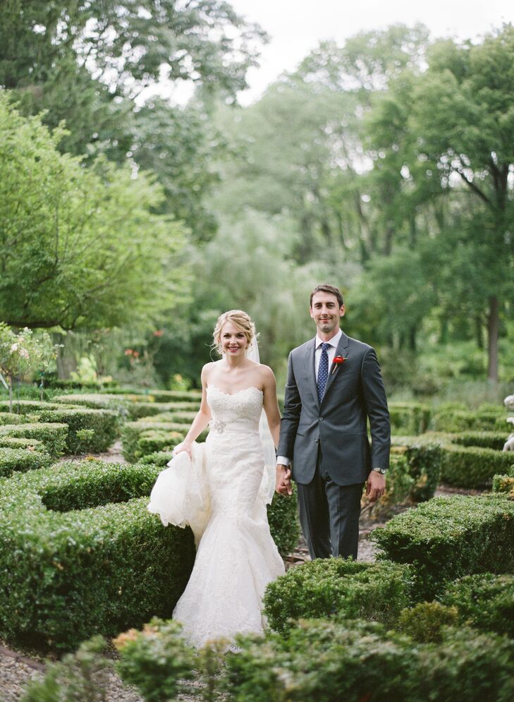 Lisa Reindl, 28, a brand manager at American Eagle Outfitters corporate, and Andy Zahn, 28, a product manager for Eaton Corporation, met in an elevato