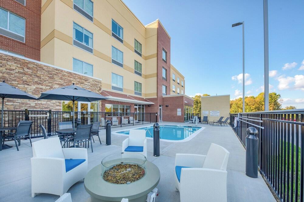 Picture of Fairfield Inn & Suites by Marriott Charlotte Belmont