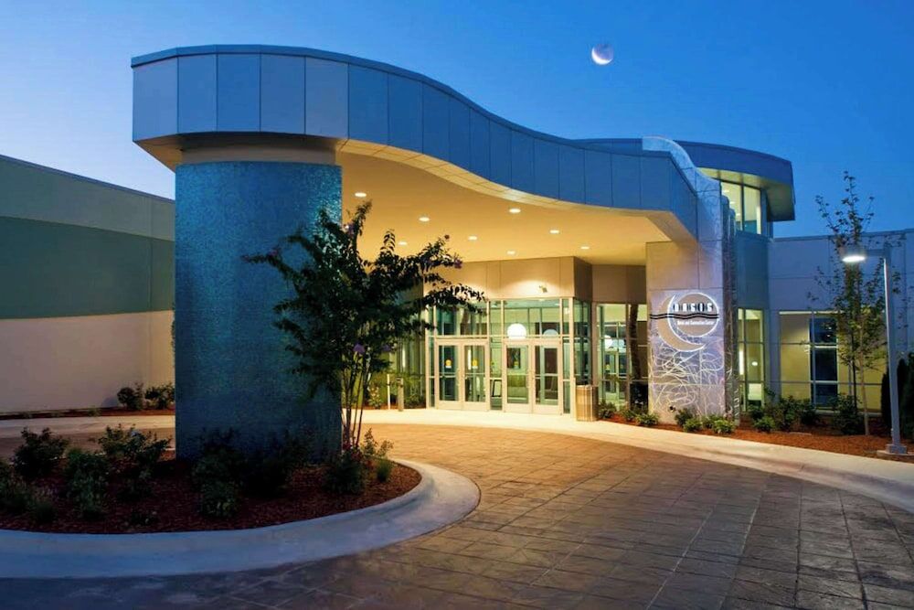 Picture of Oasis Hotel & Conv Center, Ascend Hotel Collection