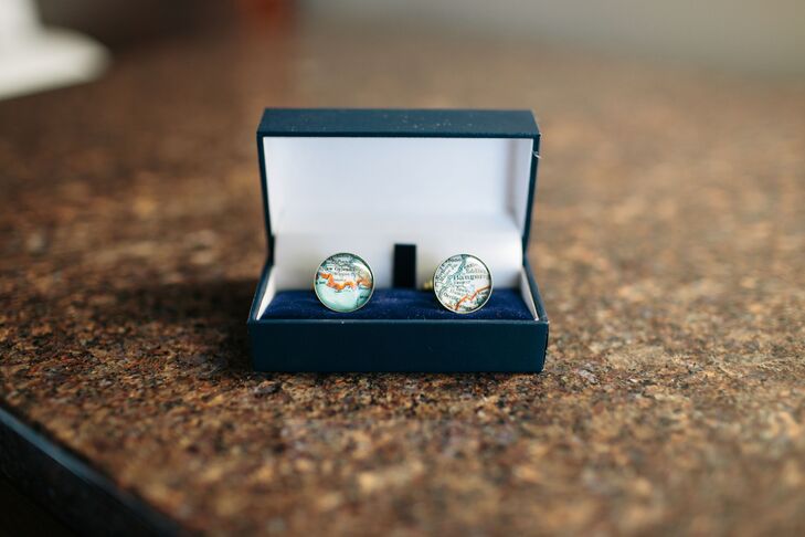 Rob wore map cufflinks that signified two separate locations where Sarah was born and later raised.