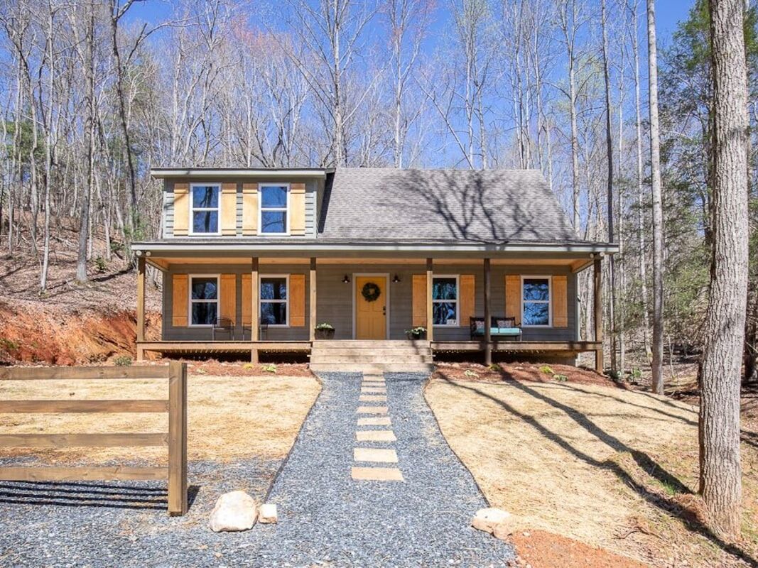 Picture of Stylish Cabin within a mile of Town Square