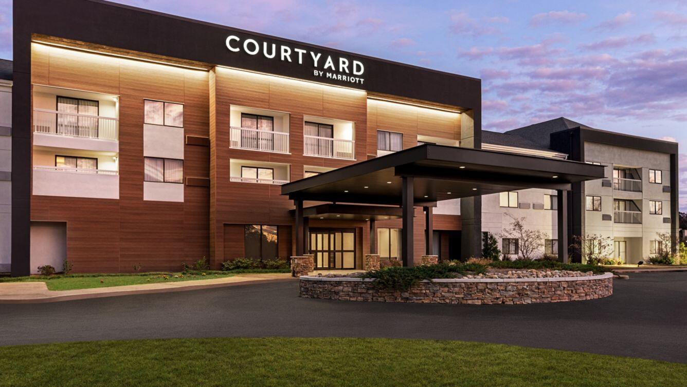 Picture of Courtyard Tupelo