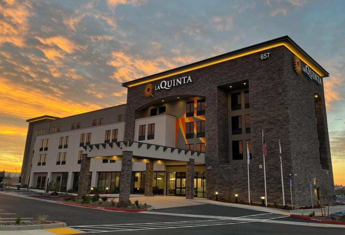 Picture of La Quinta Inn and Suites by Wyndham Lincoln