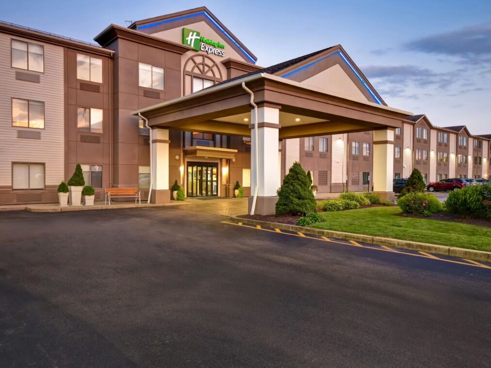 Picture of Holiday Inn Express Newport North - Middletown, an IHG Hotel