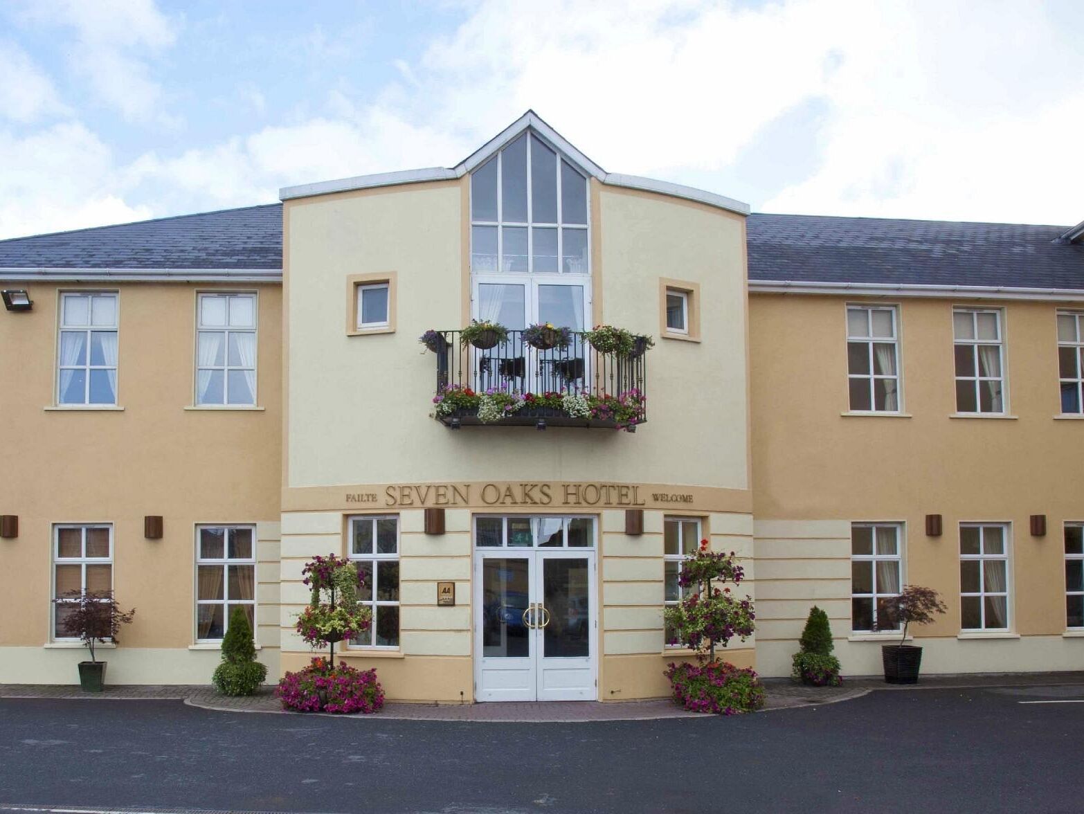 Picture of Seven Oaks Hotel