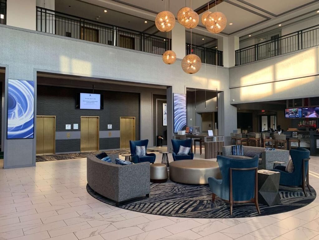 Picture of DoubleTree Suites by Hilton Hotel & Conference Center Chicago-Downers Grove
