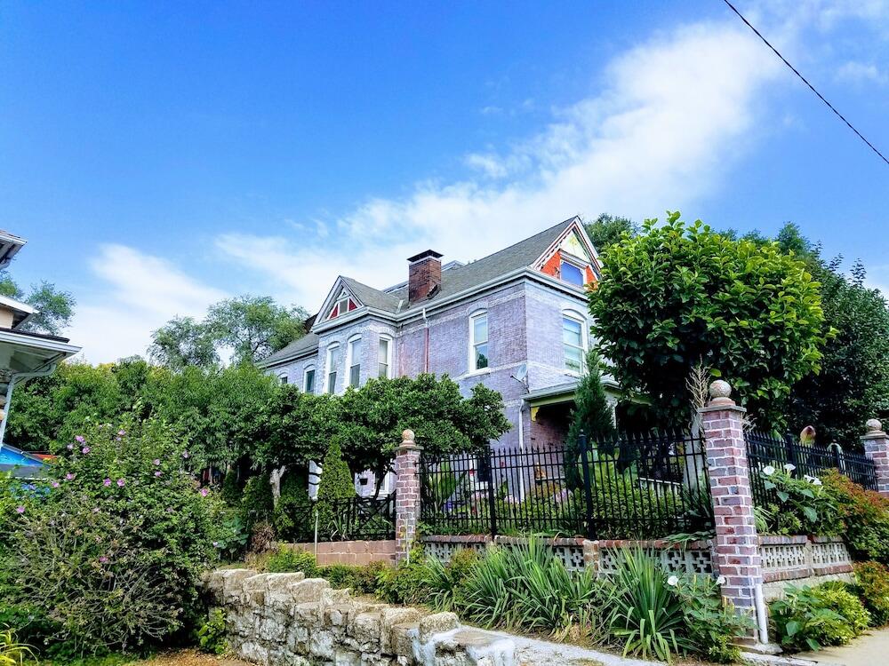 Picture of 1812 Overture B&B