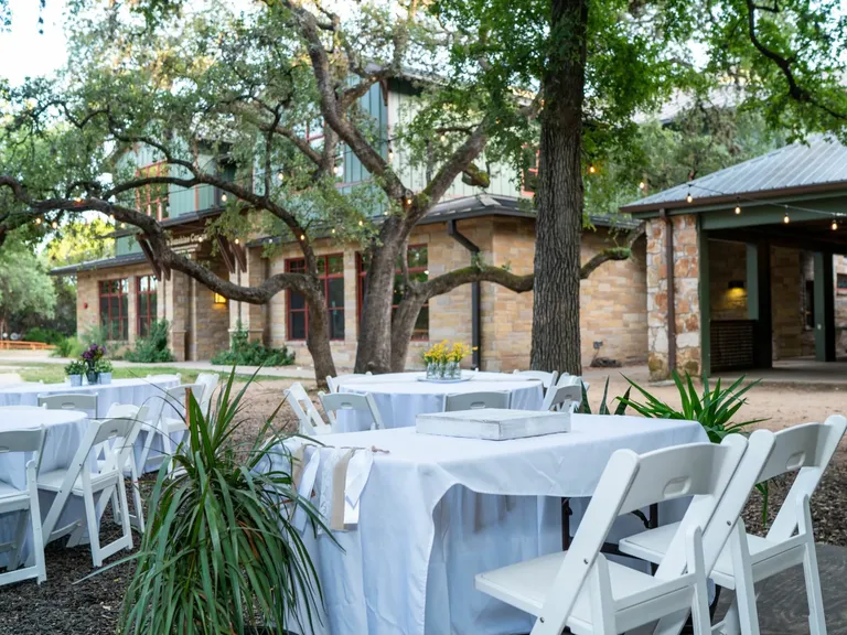 Backyard reception area at The Zilker Lodge wedding venue in Austin, Texas