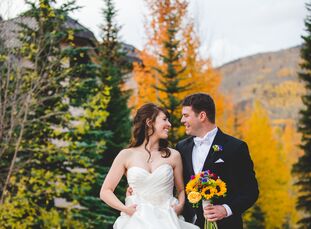Gorgeous shades of yellow and blue filled Kimberly Kincaid (31 and a physical therapist) and Charles Roach’s (31 and works in advertising) fall weddin