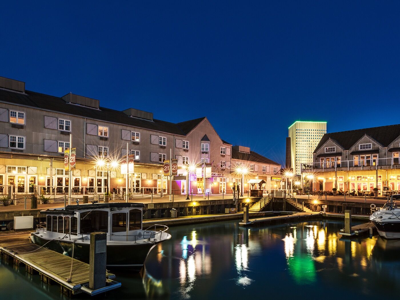 Picture of Harbor House Hotel & Marina at Pier 21