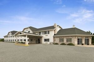 Picture of Days Inn & Suites by Wyndham Kaukauna WI