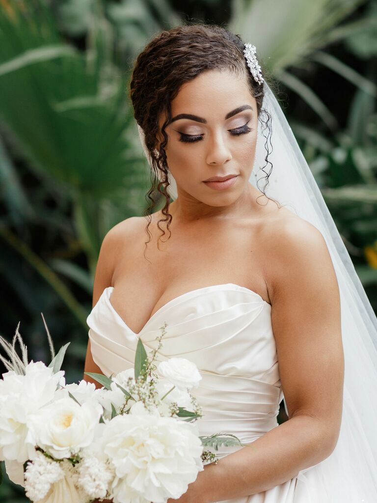 beach wedding hairstyles low bun with veil and sparkly pin