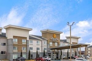 Picture of La Quinta Inn & Suites by Wyndham Fayetteville