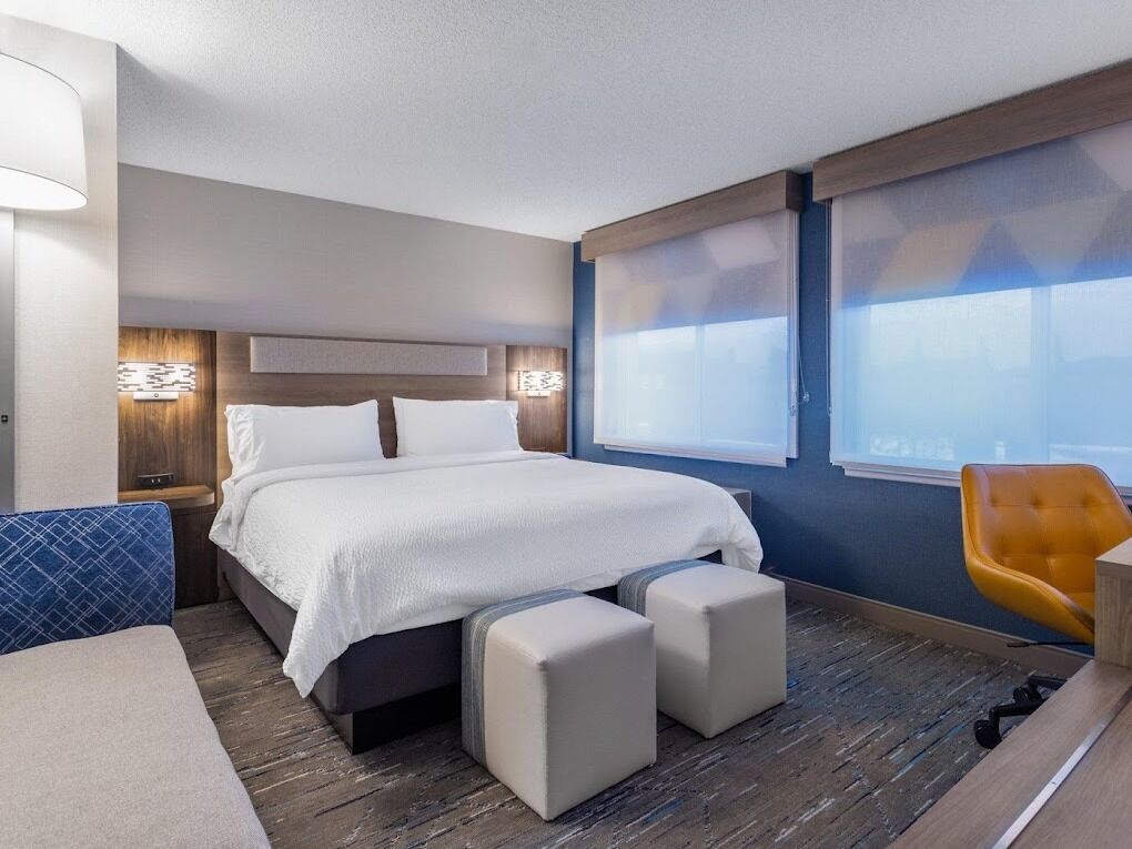Picture of Book The Holiday Inn Express & Suites St.Paul NE Hotel