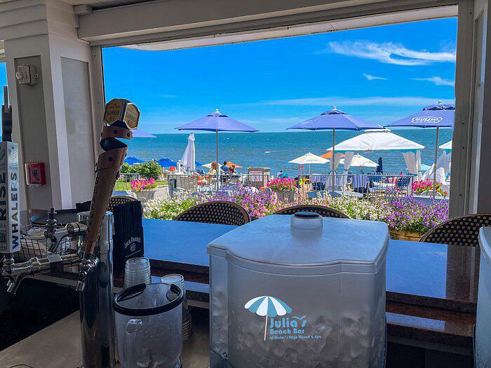 Picture of Julia's Beach Bar 