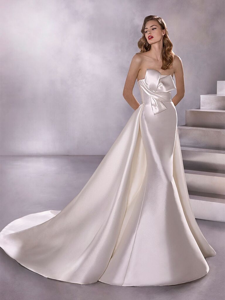 Atelier Provonias wedding dress column dress with bow accent and detachable train