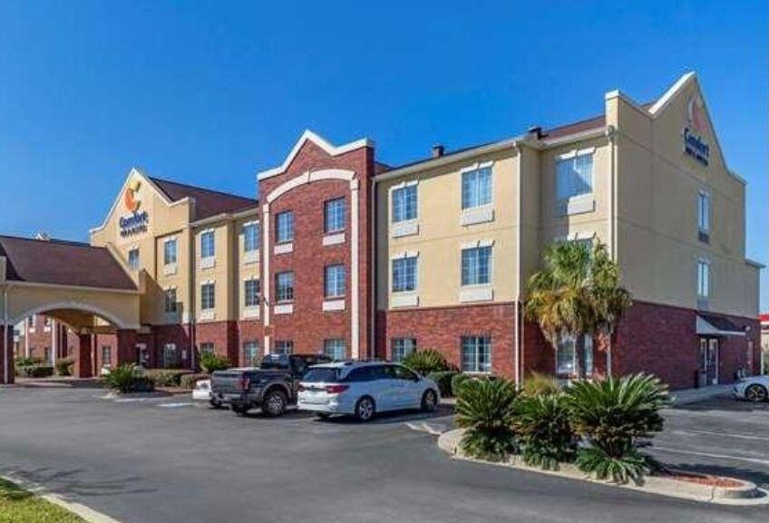 Picture of Comfort Inn & Suites (32 miles from Lovely Hill Bapt. Church)