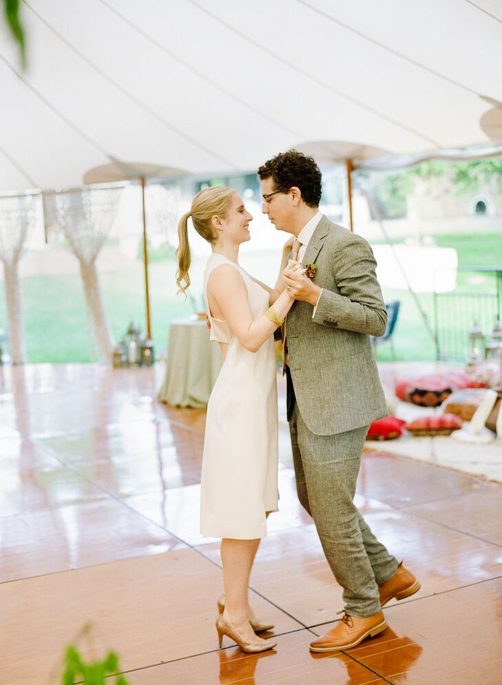 Sarah and Paul had their first dance to a Turkish song called "Ayrilik Olsa Bile" by Esmeray. The lyrics were translated and printed for their guests.