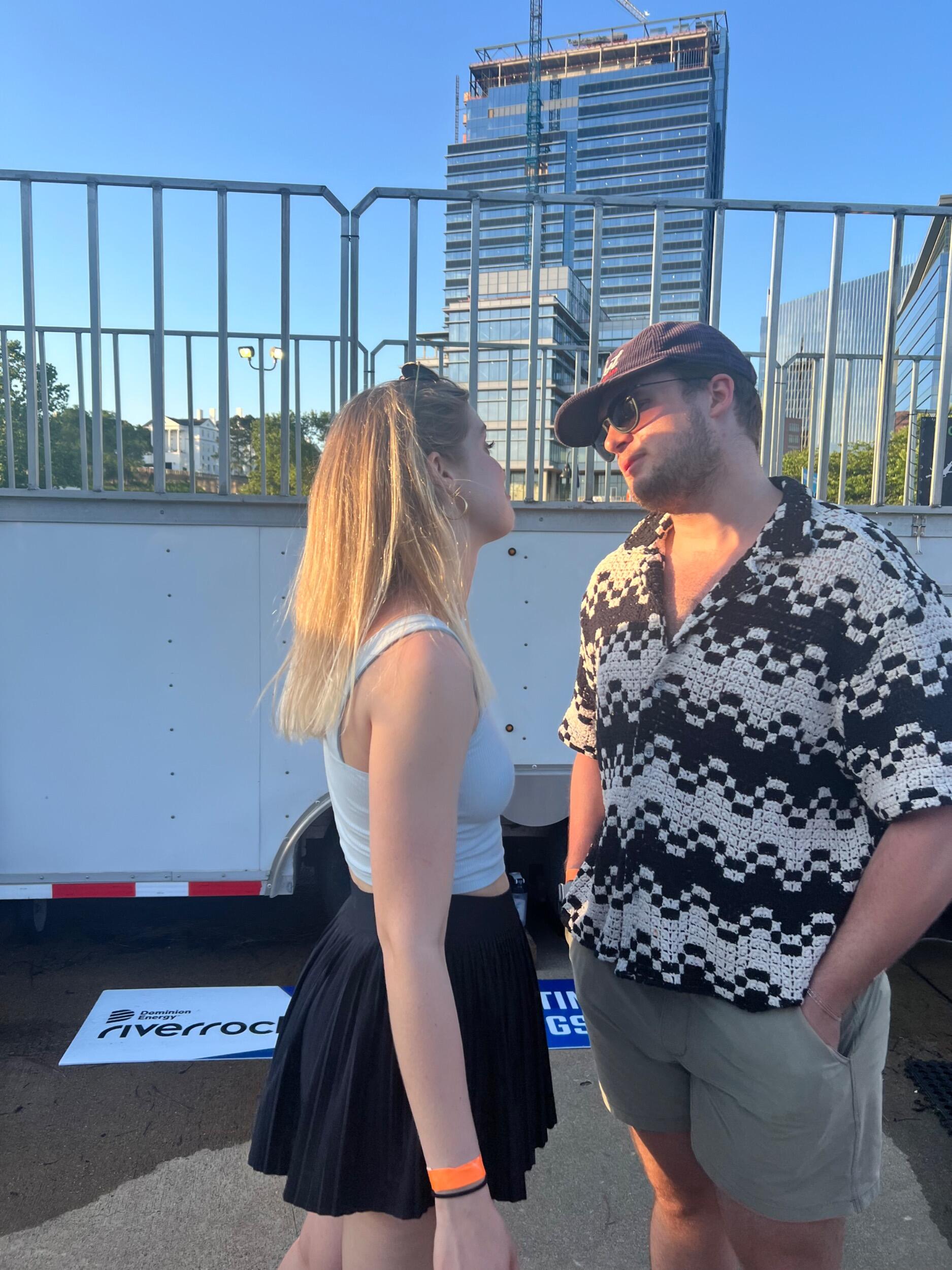 Picture of Jared telling Clara, "You can't tell random dogs 'sit' while they're at a competition."